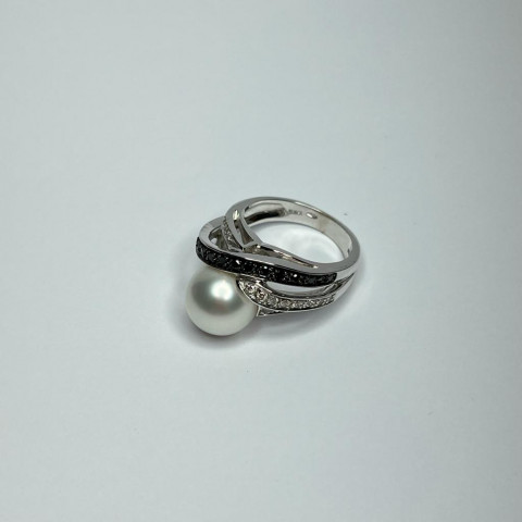 Anello Nimei Perla Australiana con Brillanti Bianchi e Neri