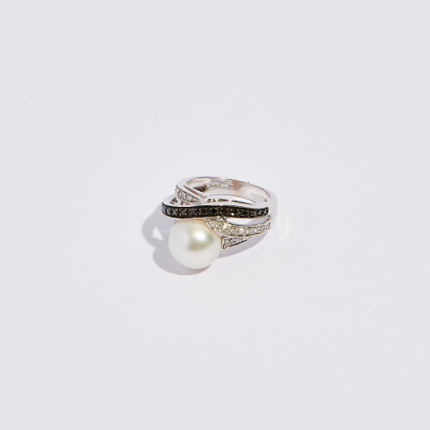 Anello Nimei Perla Australiana con Brillanti Bianchi e Neri