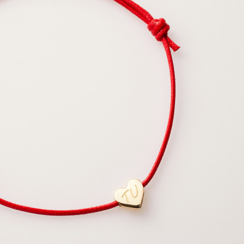 Bracciale in cordino rosso con cuore d’oro 18K e incisione TU